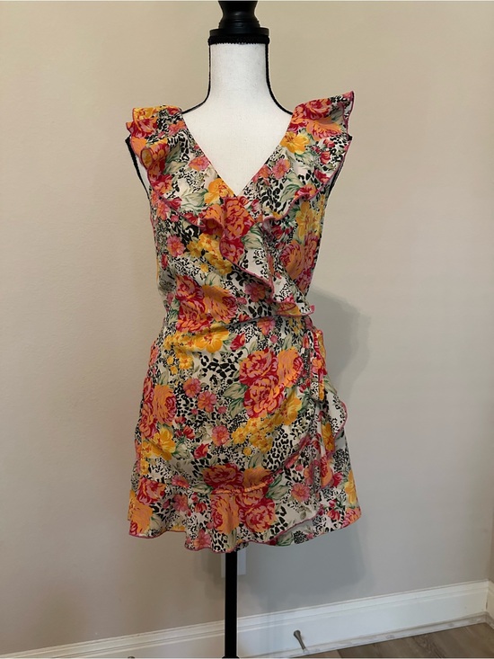 Guess Dresses & Skirts - GUESS Floral Wrap Mini Dress in Yellow, tiger spots, Pink & Cream